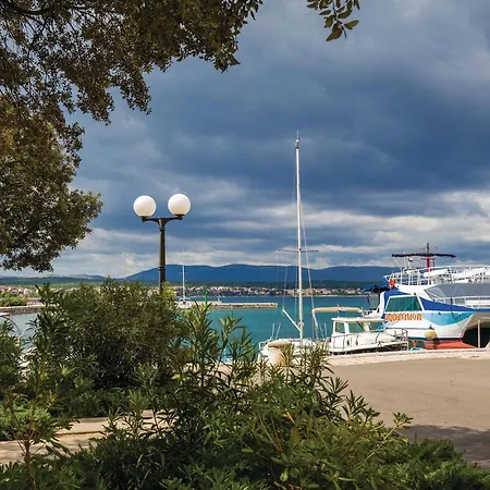 아파트 Beautiful Apartment In Malinska