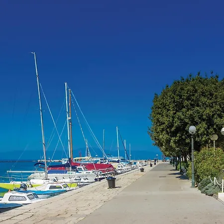 Apartman Stunning Apartment In Malinska With Wifi Malinska