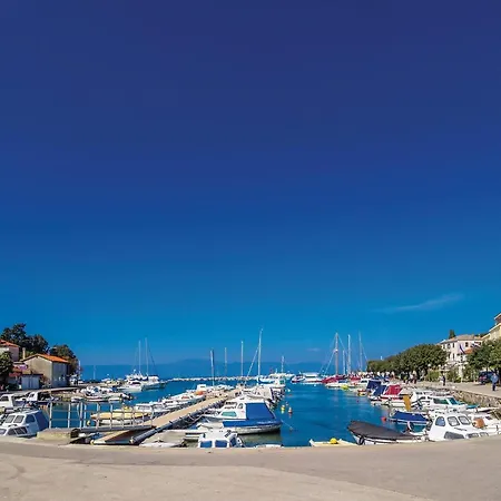 Stunning Apartment In Malinska With Wifi *