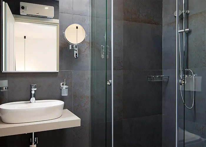 Beautiful Apartment In Malinska Apartman